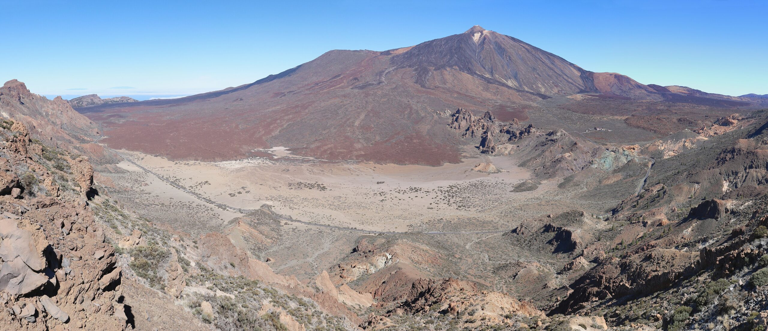 Teneriffa — vulkanön med hög variation och lugna turiststränder i söder