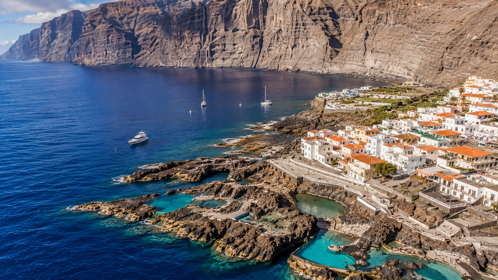 Los Gigantes och Alcalá — de dramatiska klippornas by