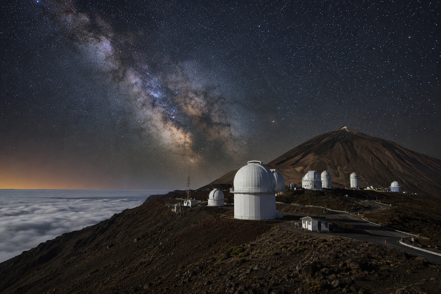 Teide har en av Europas klaraste stjärnhimlar — guidade kvällsturer rankas som öns mest romantiska.